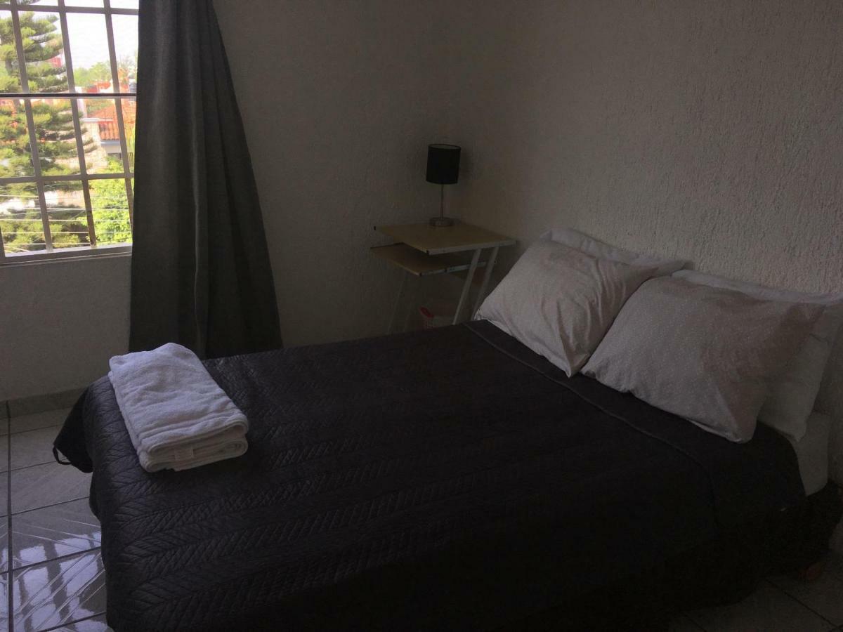 Casa Bravia - Hostal Para Mujeres Гвадалахара Екстер'єр фото